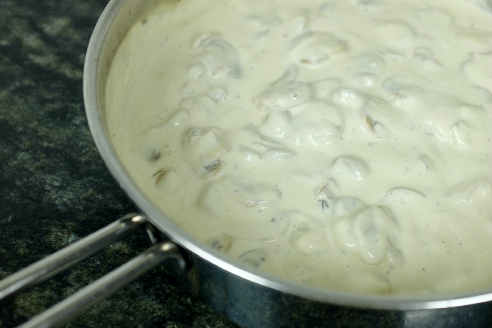 sauce-with-fresh-mushroom-and-cream-cheese-philadelphia-nielsen-good-food