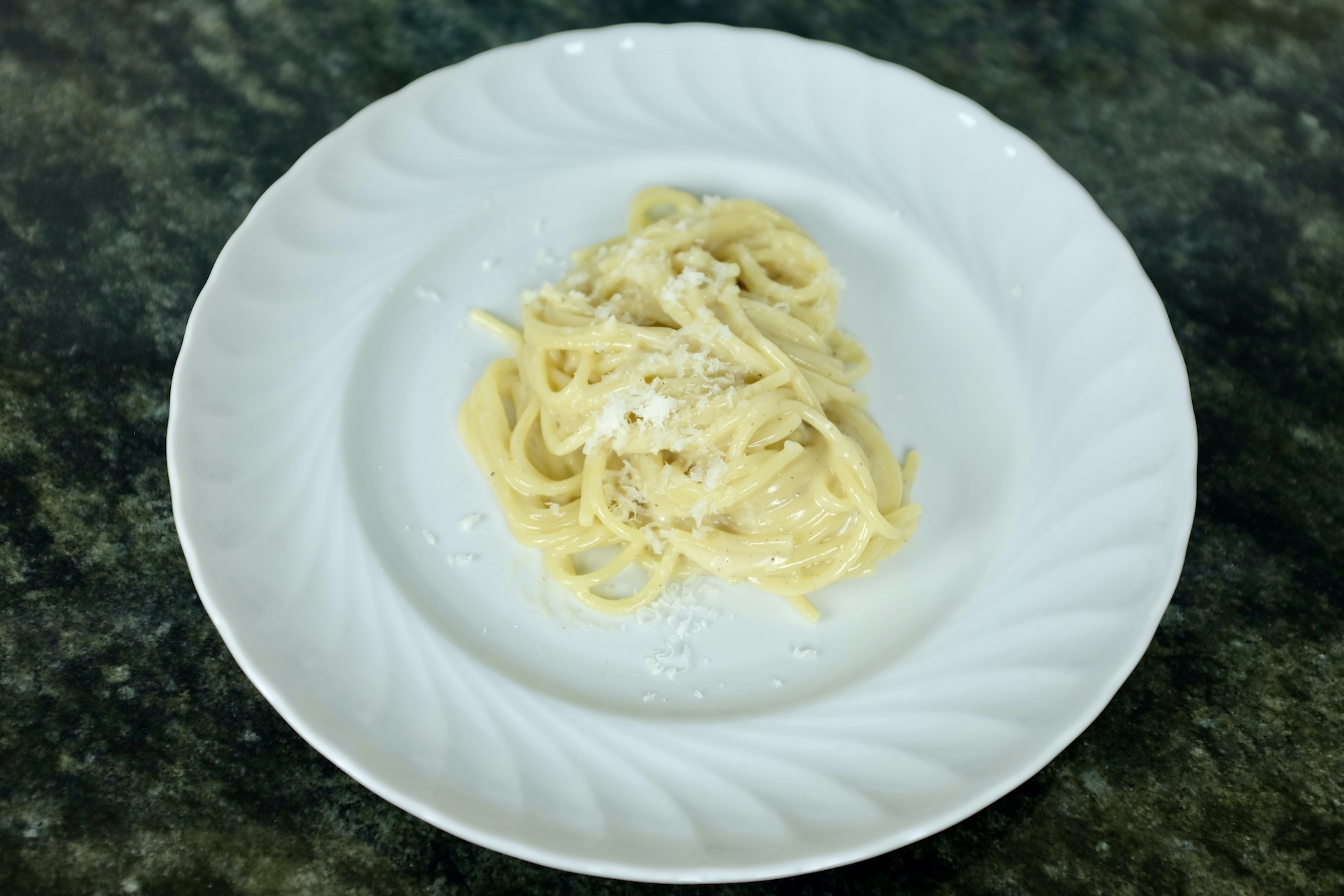 cacio e pepe spaghetti black pepper and parmesan cheese