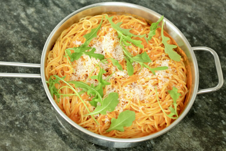 creamy pasta with roasted red pepper onions and garlic