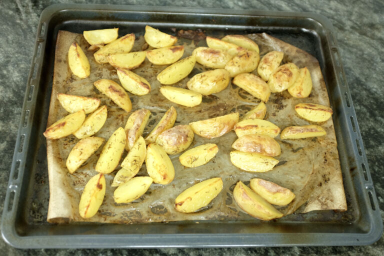 greek potatoes with fresh lemon juice and thyme