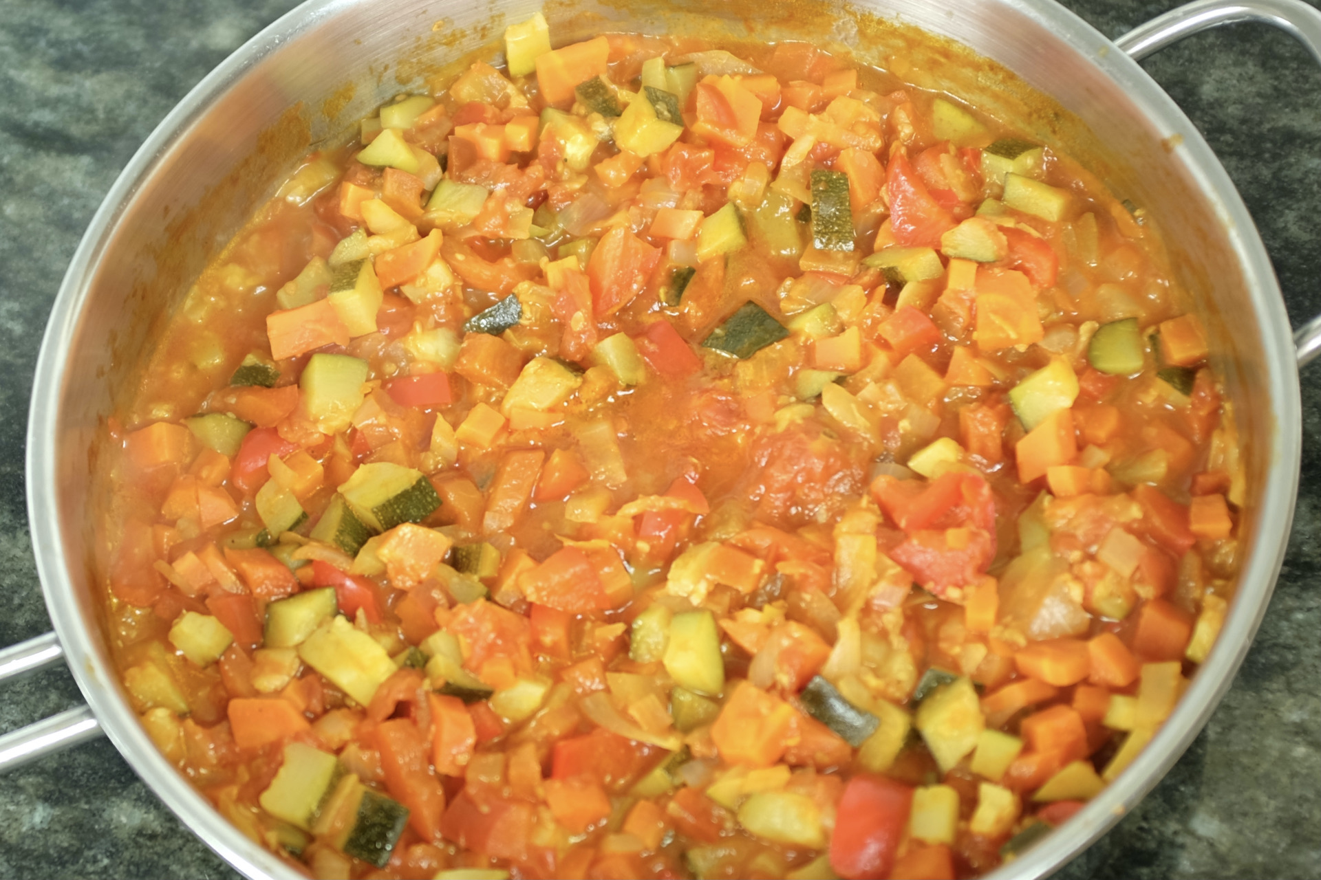 al dente vegetable stew with courgette red pepper carrot onion and garlic