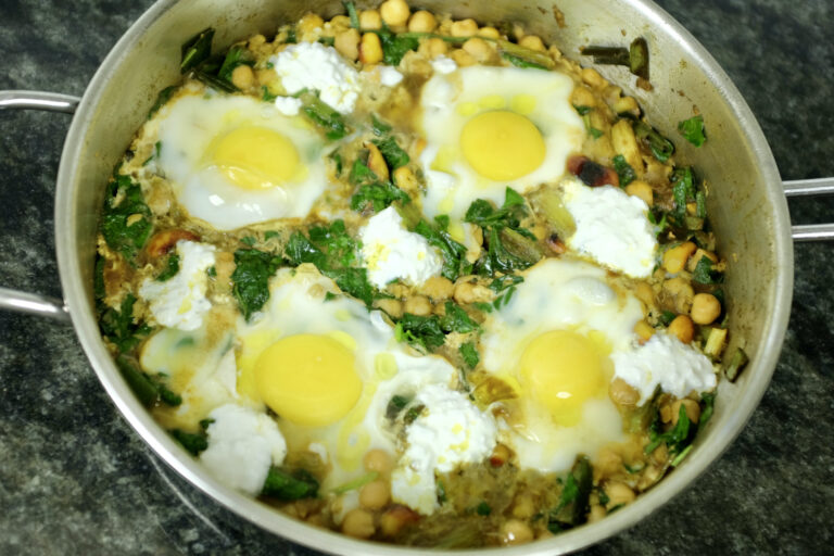 shakshuka with curry chickpeas