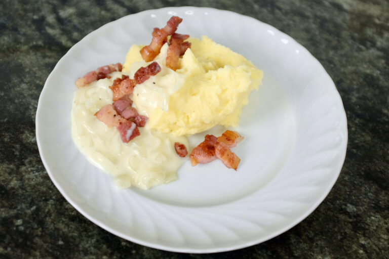 danish burning love mashed potatoes with bacon strips and white onion sauce