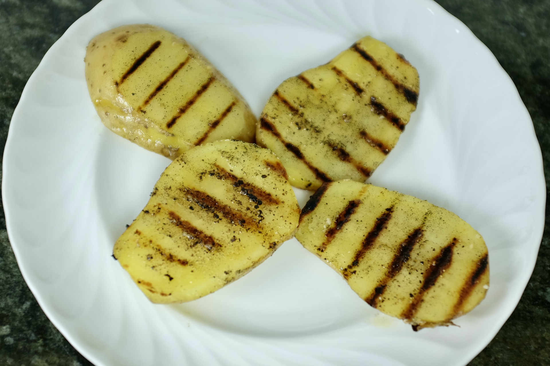 grilled potatoes flavoured with salt and pepper