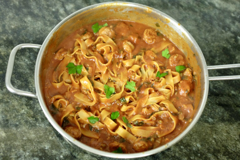 fettuccine sausage one-pot with garlic fennel seeds and parsley