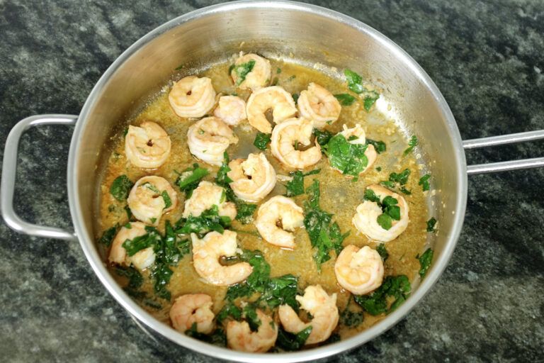 shrimps in own juice with garlic and parsley